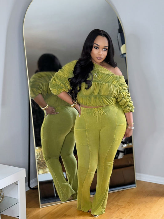 💋 The Off-Duty Diva Set – Distressed Off-Shoulder Two-Piece